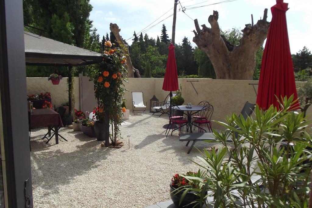 Mas De La Coucourde Bed and Breakfast Paluds de Noves Buitenkant foto