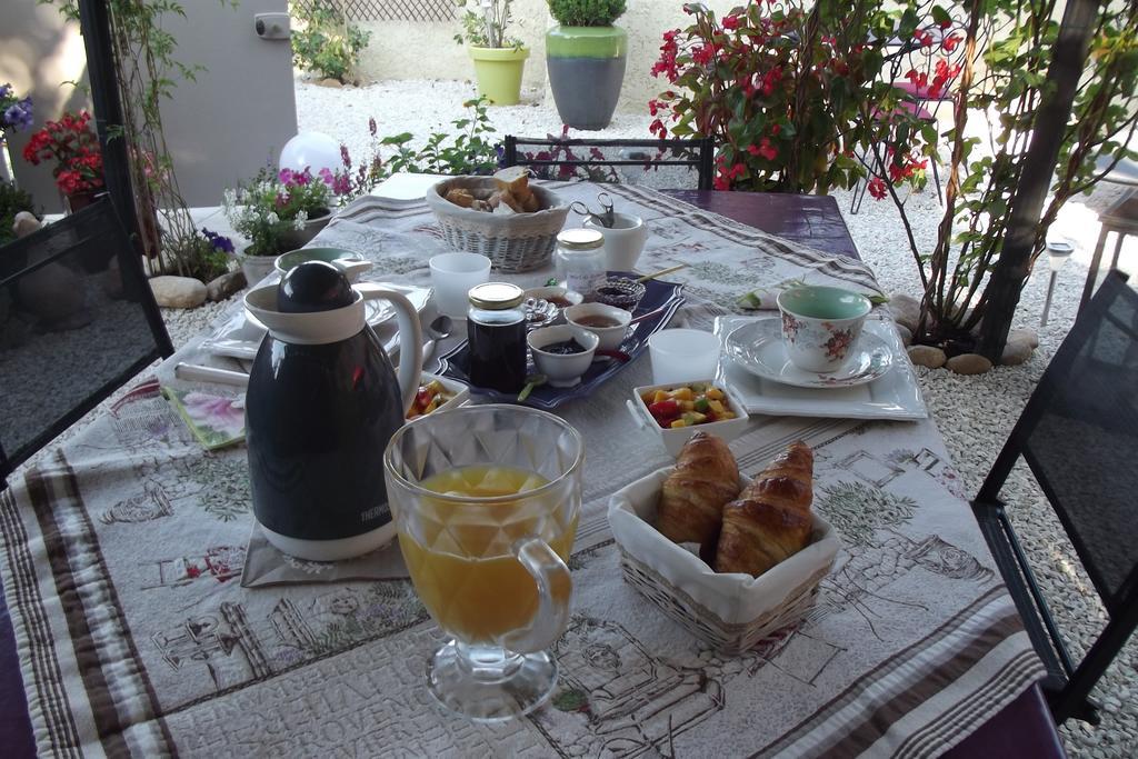 Mas De La Coucourde Bed and Breakfast Paluds de Noves Buitenkant foto