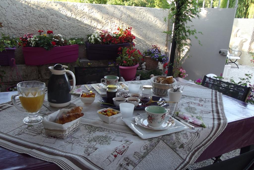 Mas De La Coucourde Bed and Breakfast Paluds de Noves Buitenkant foto