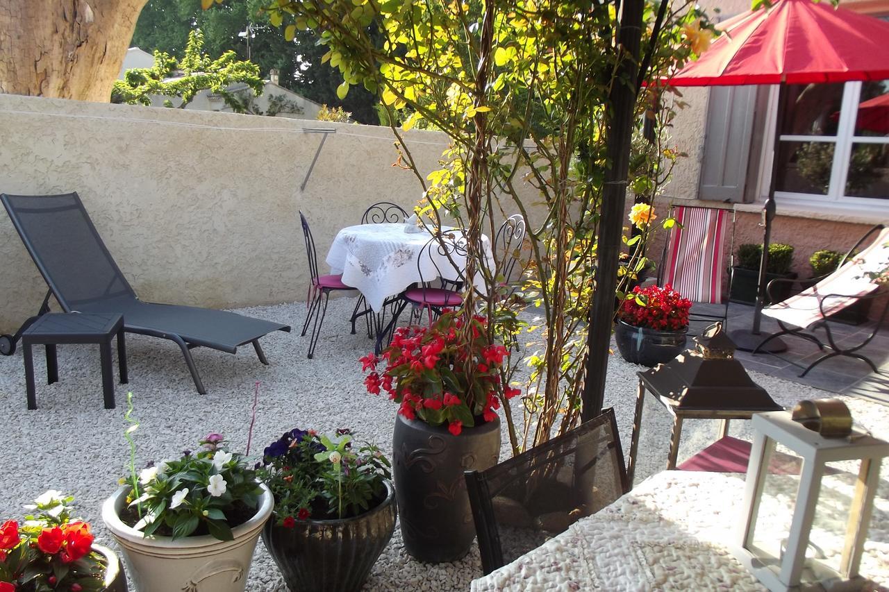Mas De La Coucourde Bed and Breakfast Paluds de Noves Buitenkant foto